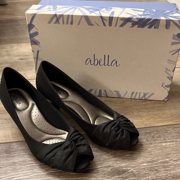 Abella Shoes - NWOT Women’s Black Abella Laura Heels